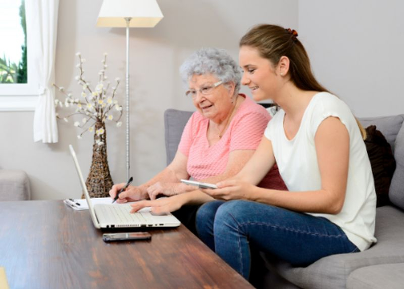 Abierto el plazo para participar en un curso de voluntariado para acompañamiento a personas mayores