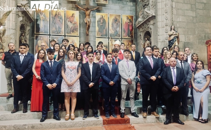 Decenas de jóvenes peñarandinos reciben la Confirmación en una emotiva ceremonia