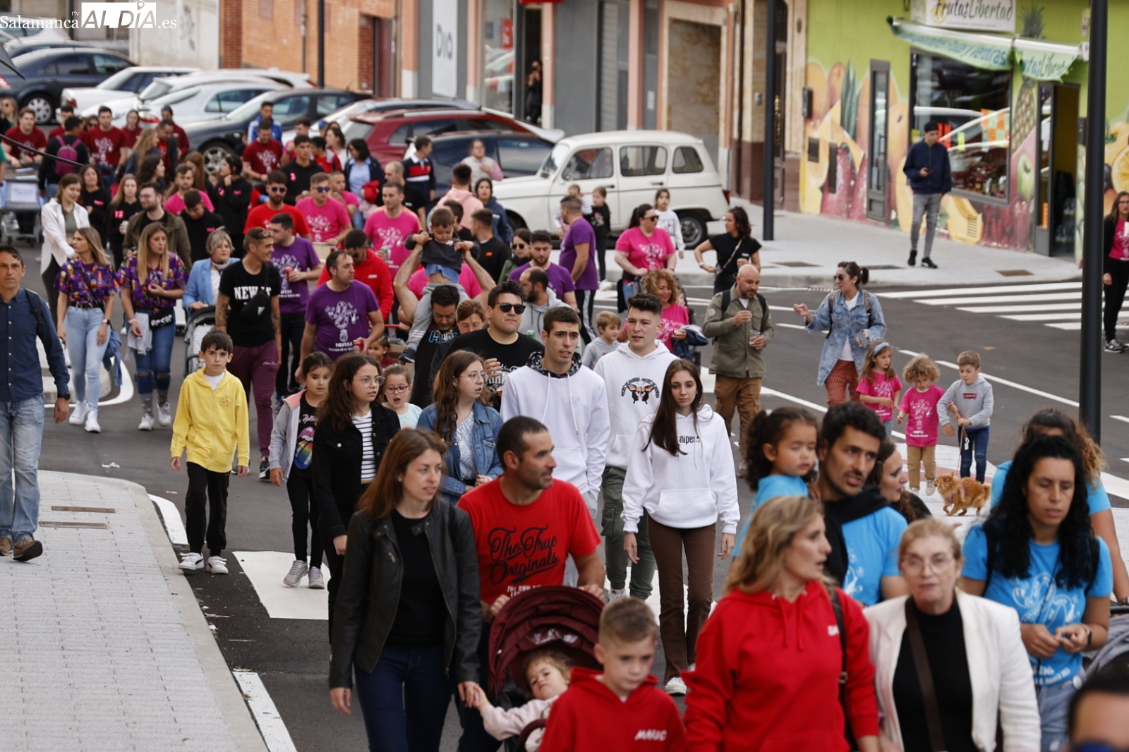 El pasacalles ameniza las fiestas de Villares de la Reina
