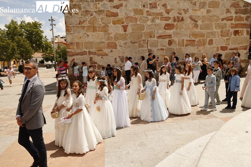 Emotiva procesión del Corpus en Carbajosa