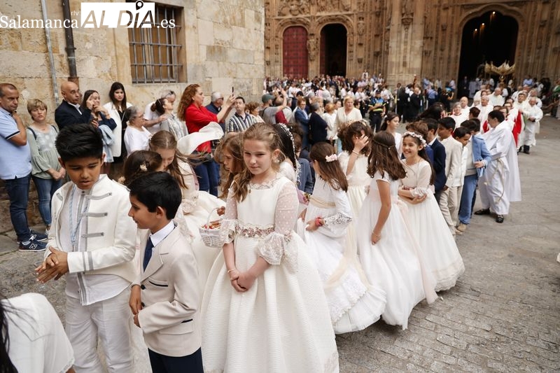 Salamanca vive con fervor la solemne procesión del Corpus Christi