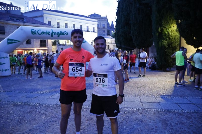 Las calles de la ciudad disfrutan de la carrera nocturna de Salamanca a Tope