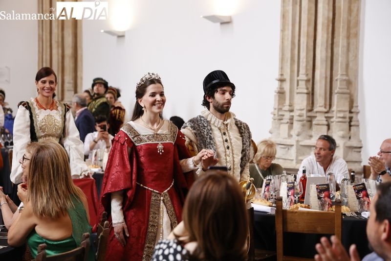 120 comensales disfrutan de la simulación del banquete de bodas de Felipe II y María Manuela de Portugal