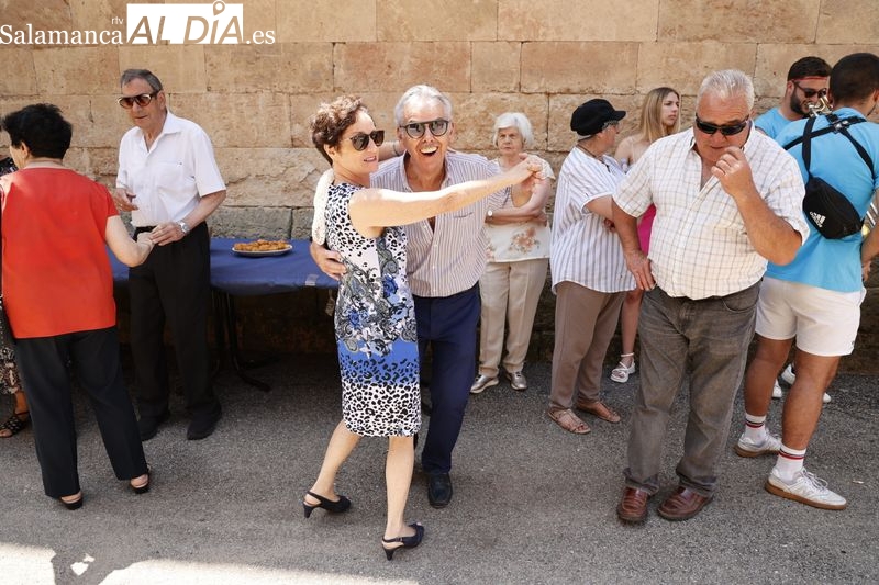 Charanga para poner el broche final al fin de semana festivo en La Vellés