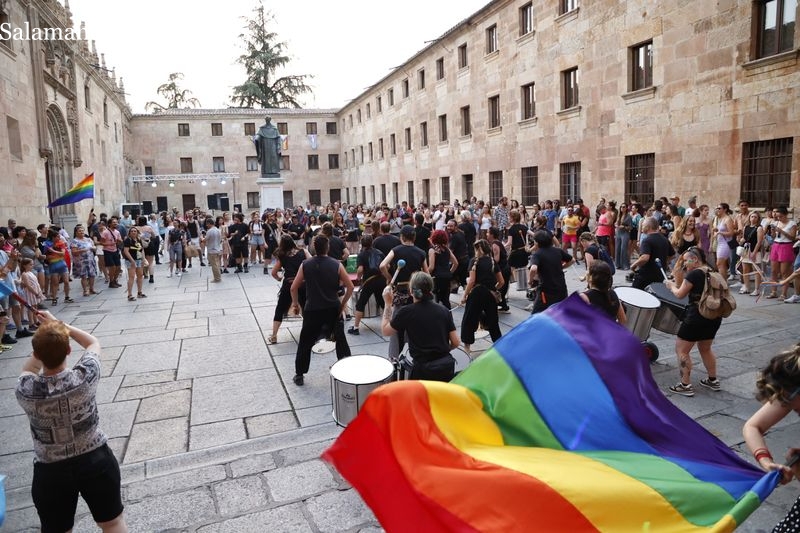 La Universidad de Salamanca luce los colores de la bandera arcoíris con motivo del Día del Orgullo
