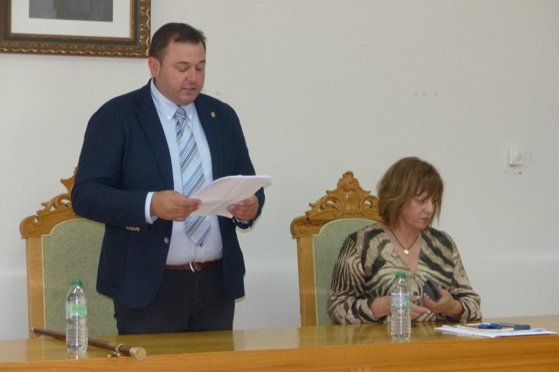 Alejandro González toma las riendas de Villoria tras recibir el bastón de mando de Villoria