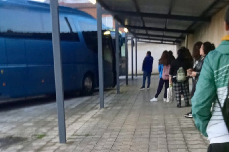 Más de una veintena de pasajeros se quedan en tierra en la línea Peñaranda-Salamanca por un fallo mecánico y sin nadie que lo remedie