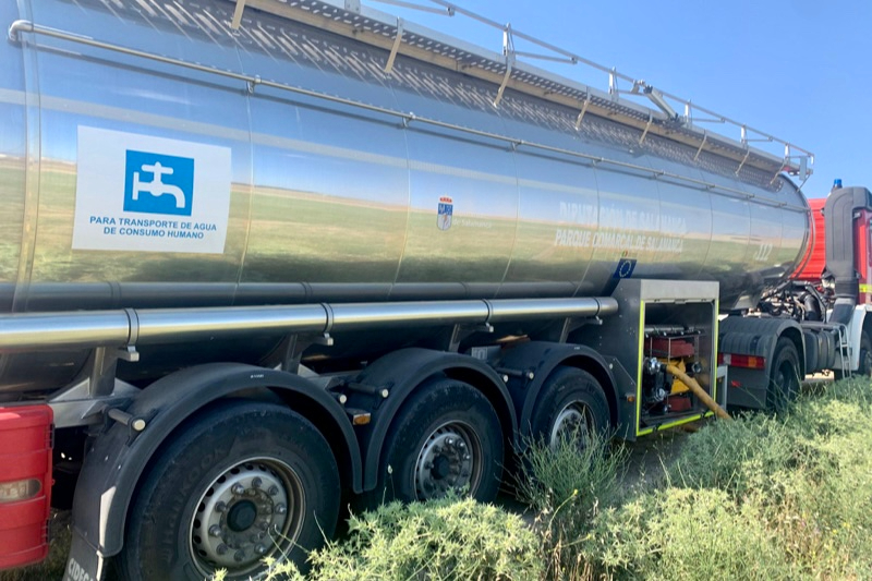 La denegación de un permiso y un encadenado de problemas obliga a Macotera a volver a recibir agua a través de cisternas