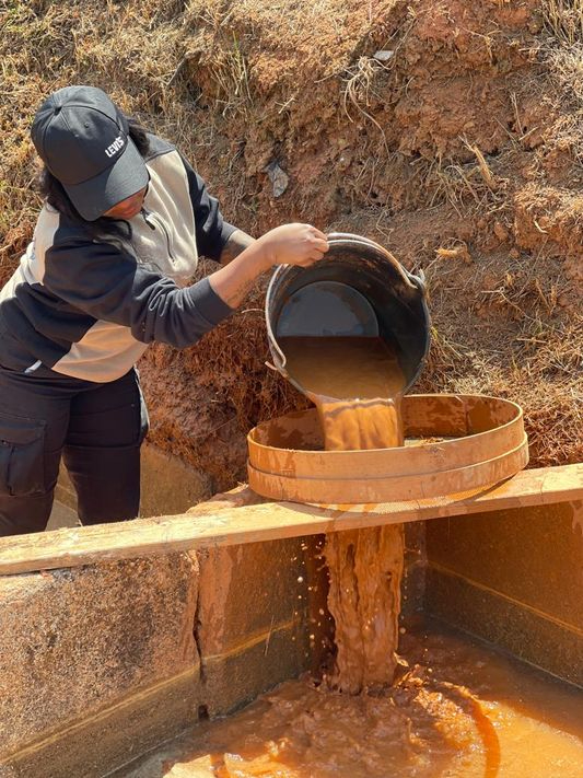 Afe Aguamanil elabora en barro los números y calles de Torrejón de Alba