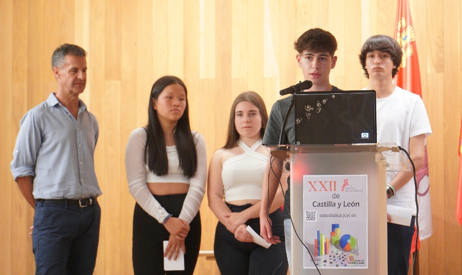 Reciben su premio los alumnos del IES Tierra vencedores del certamen regional de Estadística