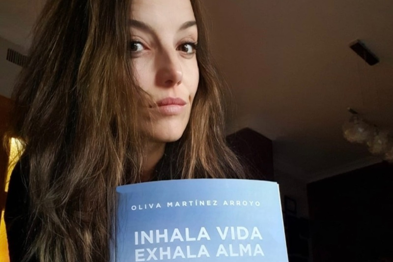 Una afición transformada en libro: La macoterana Oliva Martínez Arroyo presenta su primera obra Inhala vida, exhala alma