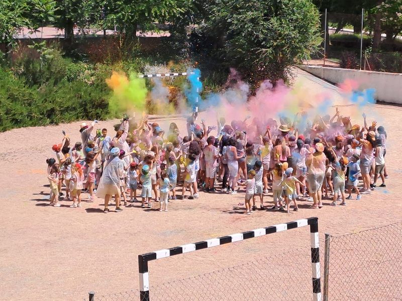 Manchado Color Party: la actividad estrella del colegio Antonio Manchado para terminar el curso