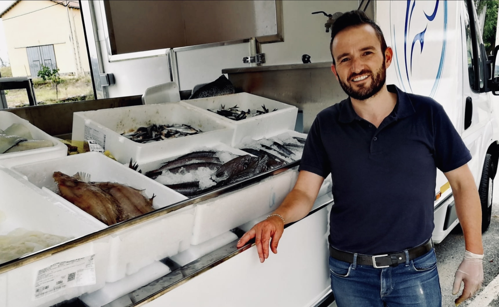 Arranca con gran ilusión Pescados y Congelados Beni apostando por la venta ambulante y los envíos a domicilio en Peñaranda y comarca