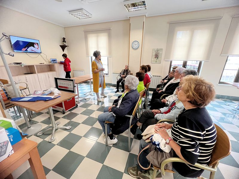 Adaptarnos a las distintas etapas de nuestra vida, charla para los mayores de Carbajosa
