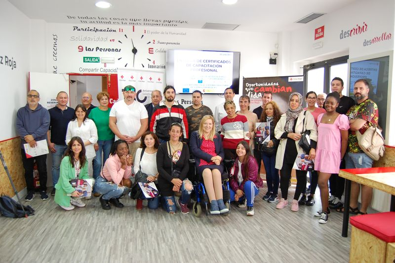 Impulso para mejorar el futuro laboral: Cruz Roja clausura los cursos de empleo con 53 certificados