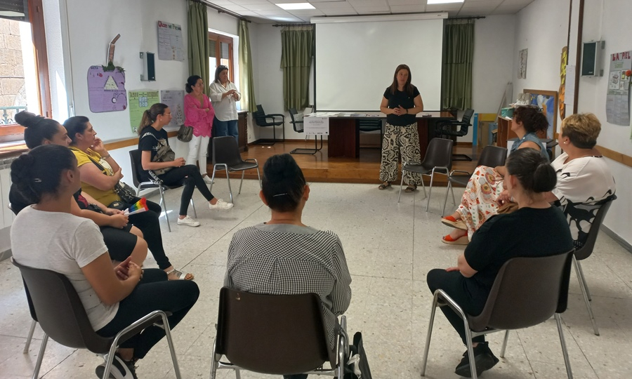 Ocho mujeres toman parte en el novedoso curso de operaciones básicas de cocina de Cáritas