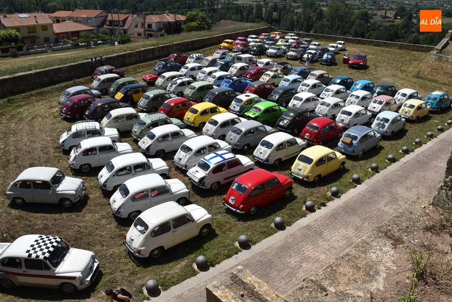 Un centenar de Seat 600 hacen parada en Miróbriga