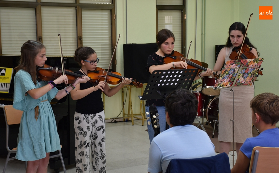 Mezcla de instrumentos en la última tarde de audiciones en la Escuela de Música