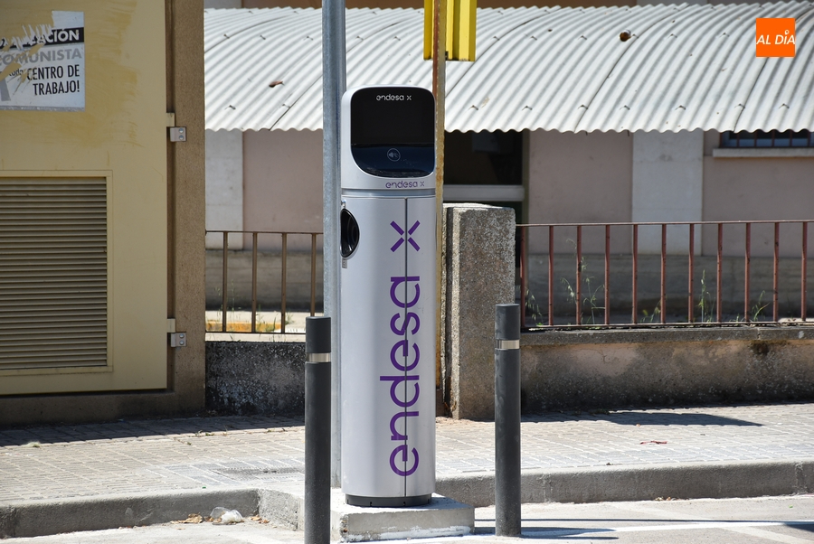 Instalado el ‘surtidor’ de electricidad para ultimar la 1ª electrolinera de la Avenida de Béjar