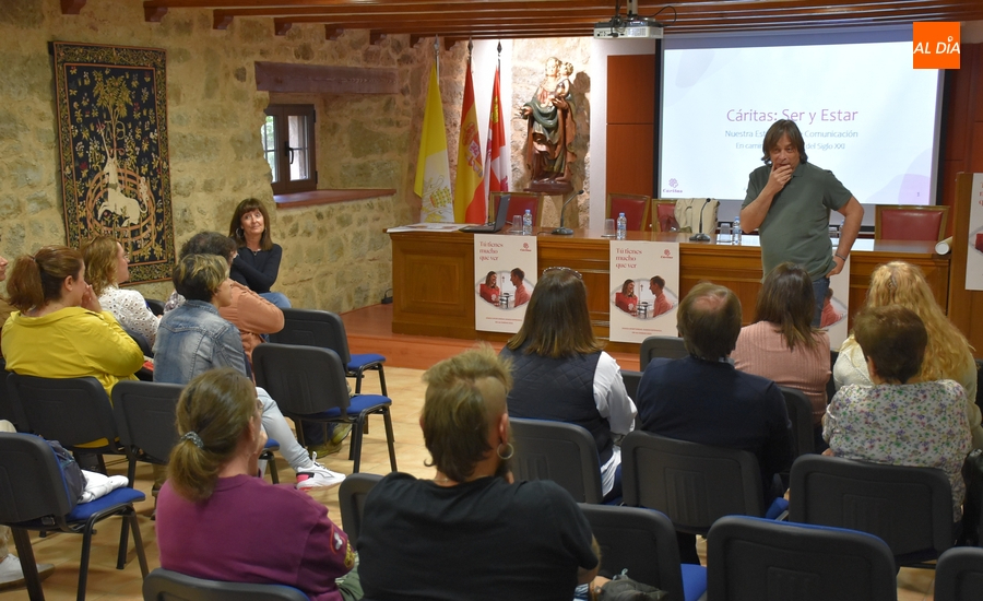 Los integrantes de Cáritas Ciudad Rodrigo profundizan en la imagen de marca de la entidad