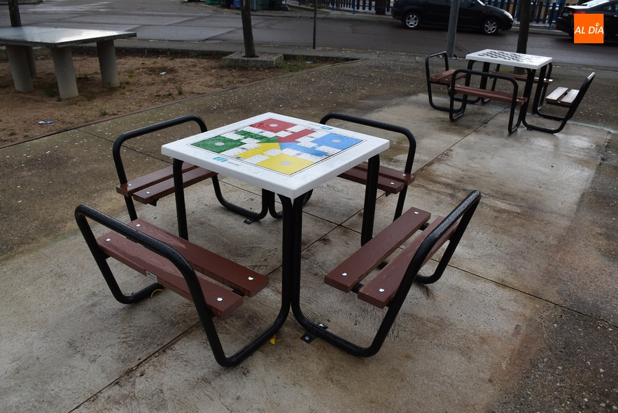 Suprimida la ‘U’ de Las Canteras, que da paso a una mesa de ajedrez y otra de parchís