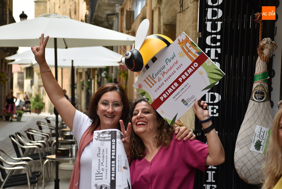 Los galardonados en el 3º Concurso Floral de Primavera reciben sus premios