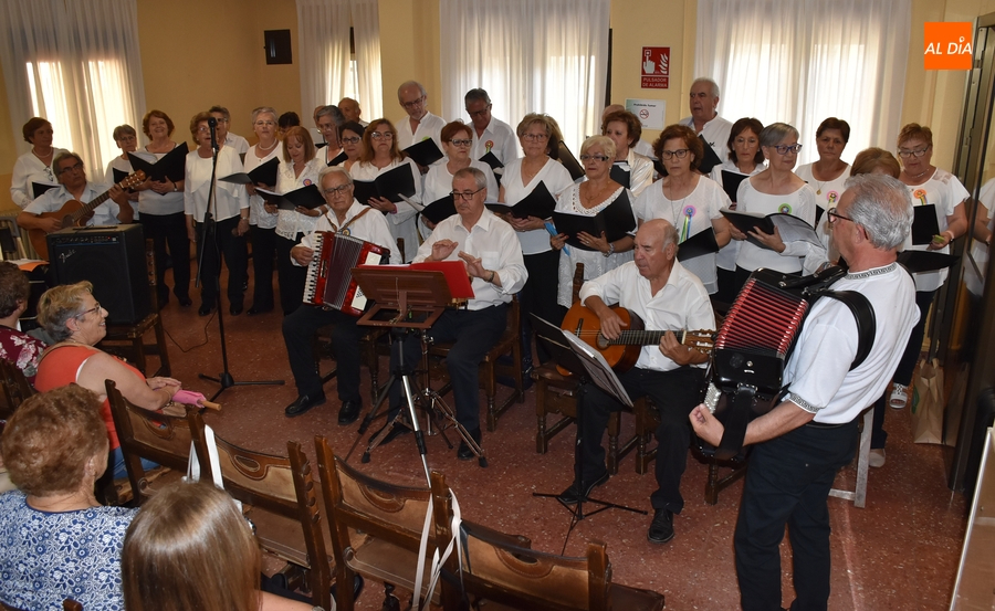 Una tarde llena de cultura pone el broche al curso en el Centro de Mayores