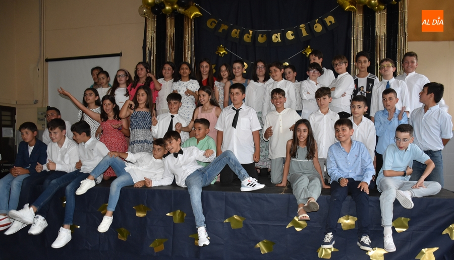 El Colegio San Francisco gradúa a todo ritmo a su promoción más viajera