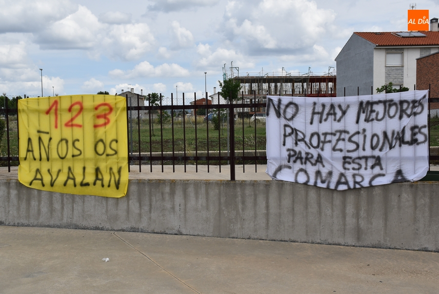 Aparecen pancartas en defensa de los Bomberos en el último día de 123 años de historia