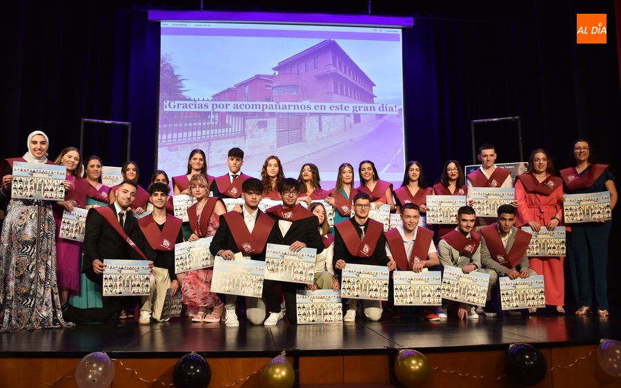 Los alumnos del IES Fray Diego se gradúan deseando que nunca falten sueños, energía... y wifi