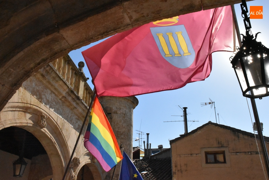 El PSOE apuesta por ir más allá de colgar la bandera LGTBIQ+ en la Casa Consistorial