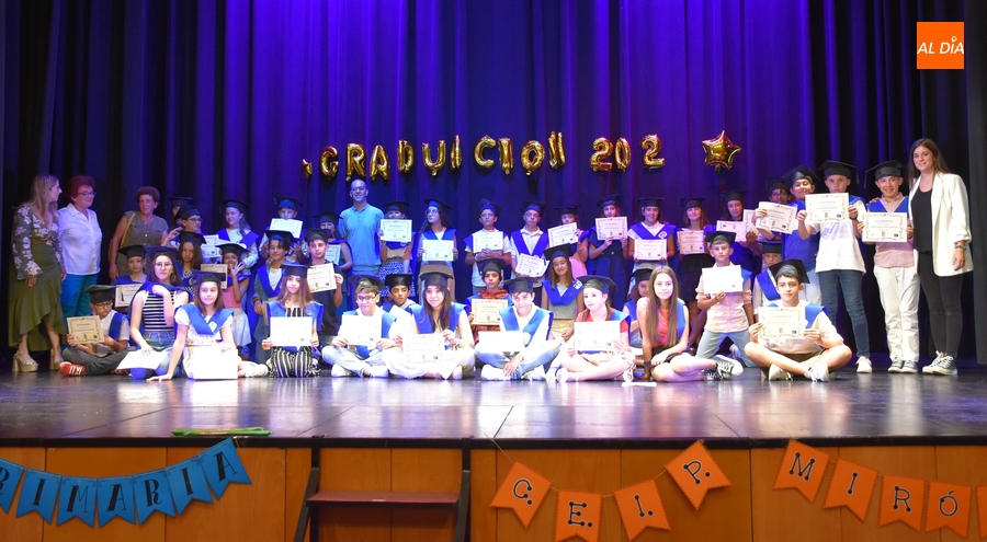 Musical graduación de los alumnos de 6º del Colegio Miróbriga con toques incluidos en inglés