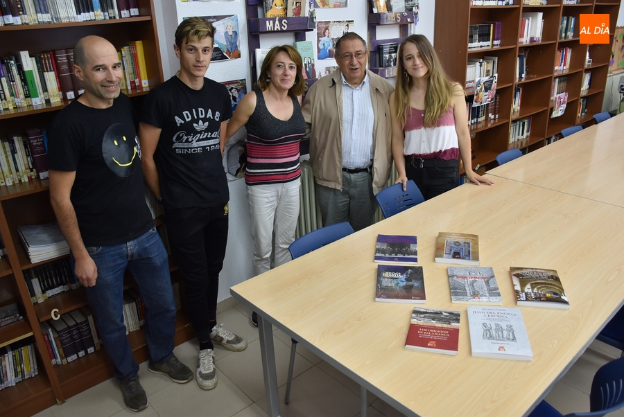 El Centro de Estudios Salmantinos dona libros a los IES mirobrigenses