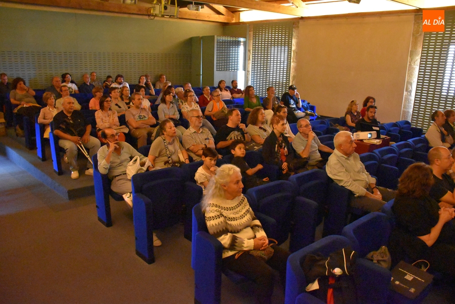 Los eclipses solares de 2026 y 2027, entre las múltiples curiosidades de la doble charla sobre astronomía