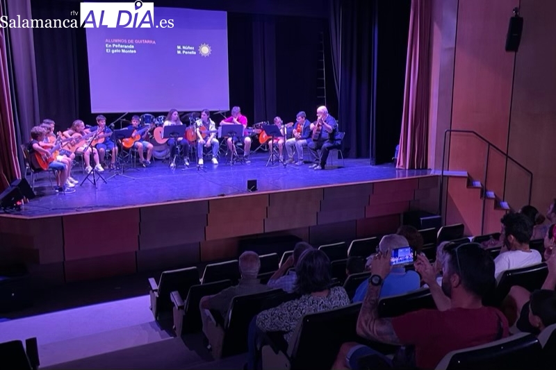 Aplausos e ilusión en el comienzo de los conciertos fin de curso de la Escuela Municipal de Música