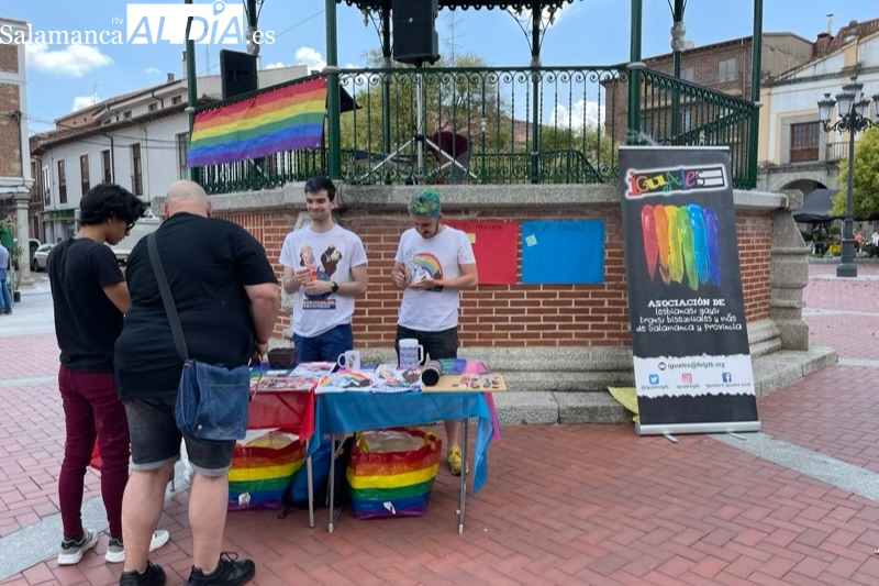Una mesa informativa pone en marcha la programación Peñaranda con Orgullo LGTBI+