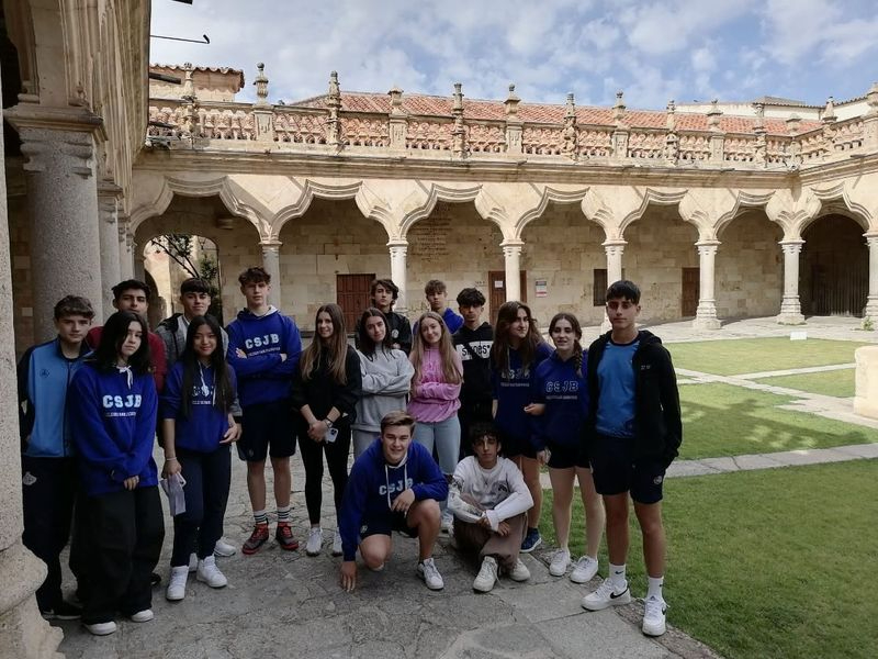 Alumnos del colegio San Juan Bosco buscan el latín de las piedras
