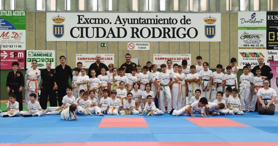 El I Trofeo Mirobrigense de Defensa Personal reúne a más de 50 deportistas locales