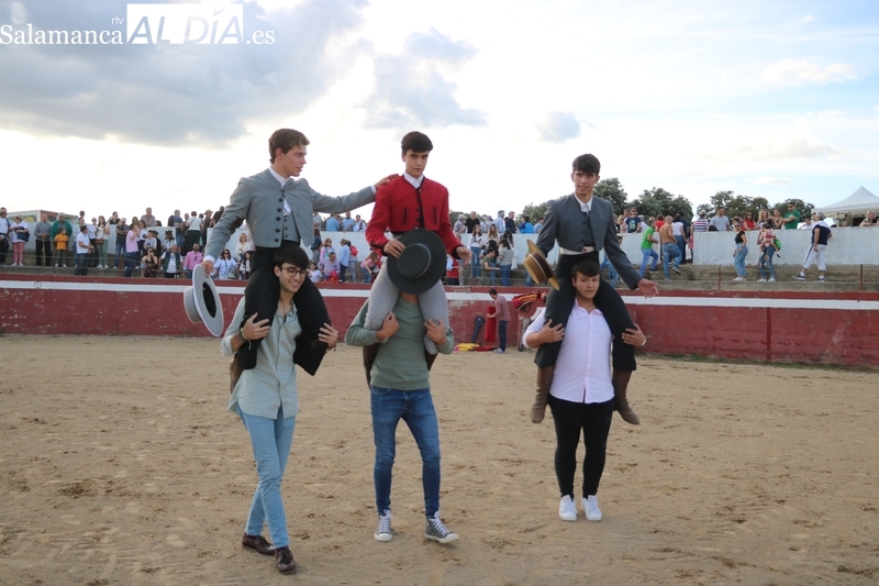 Entretenida clase práctica de los alumnos de la Escuela de Tauromaquia de Salamanca en El Cubo de Don Sancho 