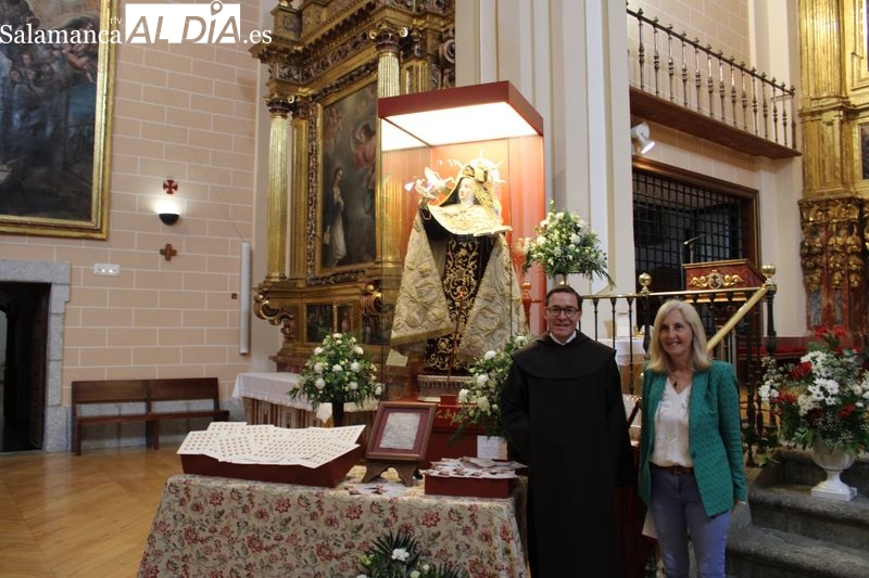 Presentación del sello y tarjeta prefranqueada en conmemoración del Año Jubilar Teresiano