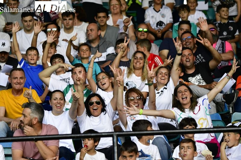 El Salamanca UDS lanza un carnet de abonado especial para los padres de la cantera por 30 euros y ya suma 2.000 fieles