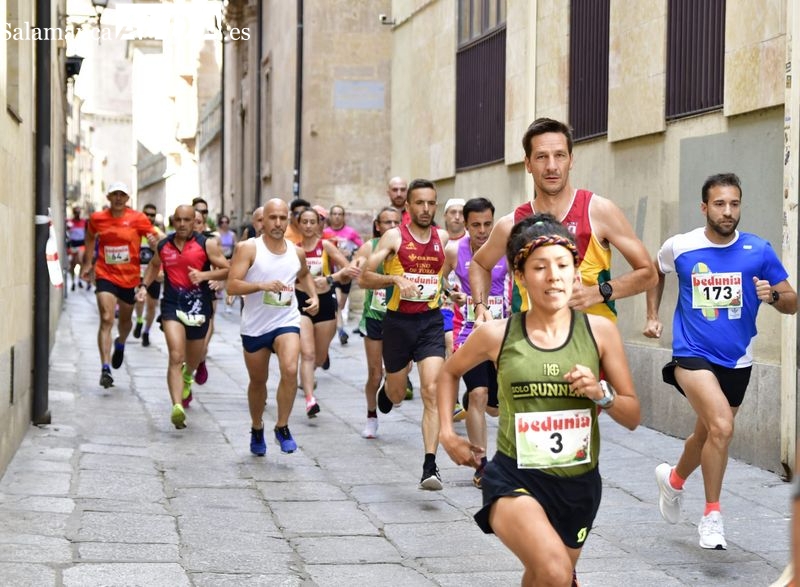 Las carreras de Ariadna y de la Investigación de la USAL llenan las calles de participantes