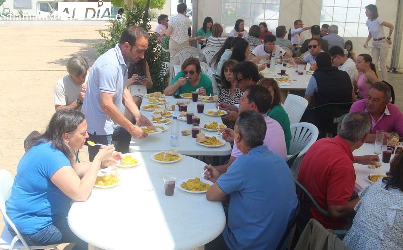 En El Cubo de Don Sancho se despiden del Corpus con una rica paella