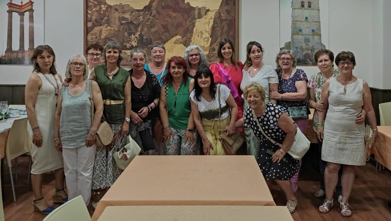 Las mujeres de Peralejos de Abajo celebran con una comida el final del programa ‘Depende de ti’