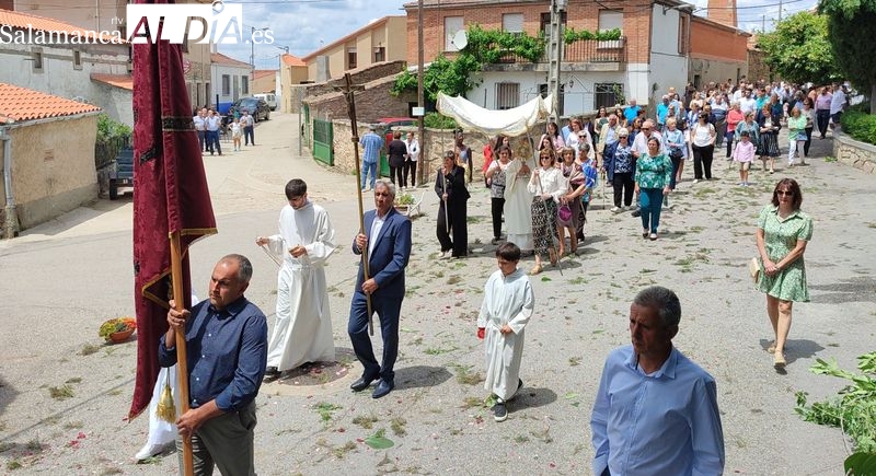 Los vecinos de Monleras celebran el Domingo de Corpus con actos religiosos dedicados al Santísimo