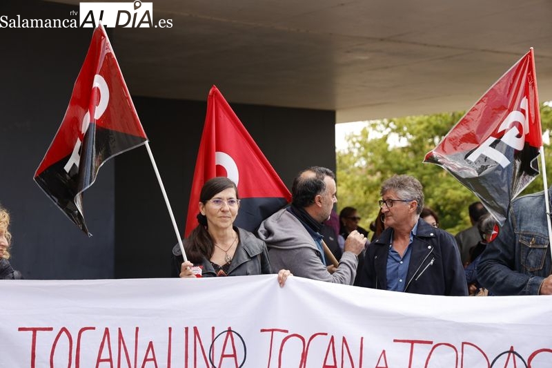 Si nos tocan a uno, nos tocan a todos, concentración para defender a los empleados de la Junta 