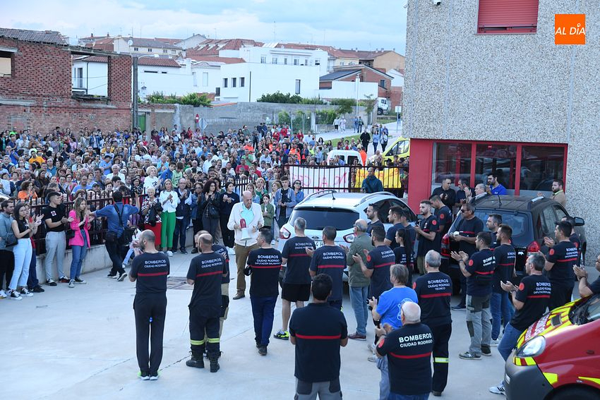 Masivo y sentido respaldo de los mirobrigenses a sus bomberos centenarios en su forzada despedida