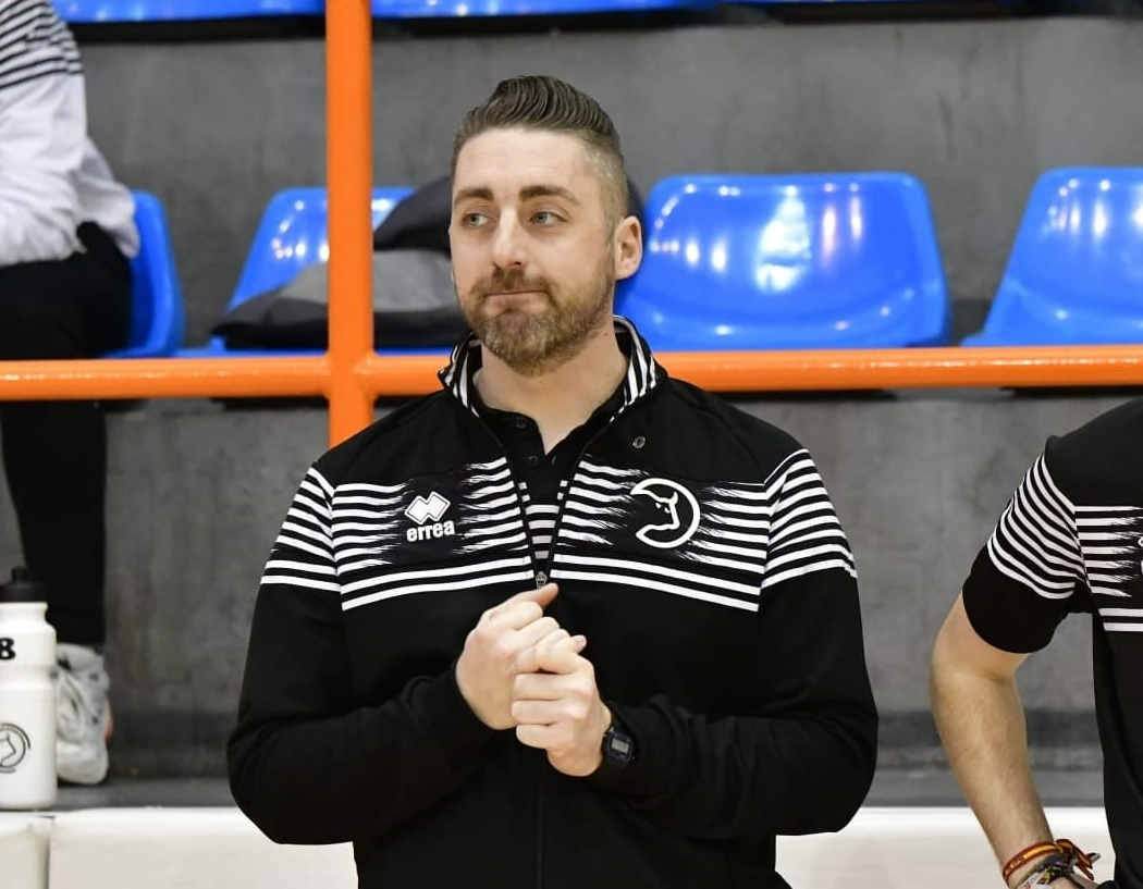 El entrenador de Unionistas FS, Javi Hernández, continuará un año más en el banquillo