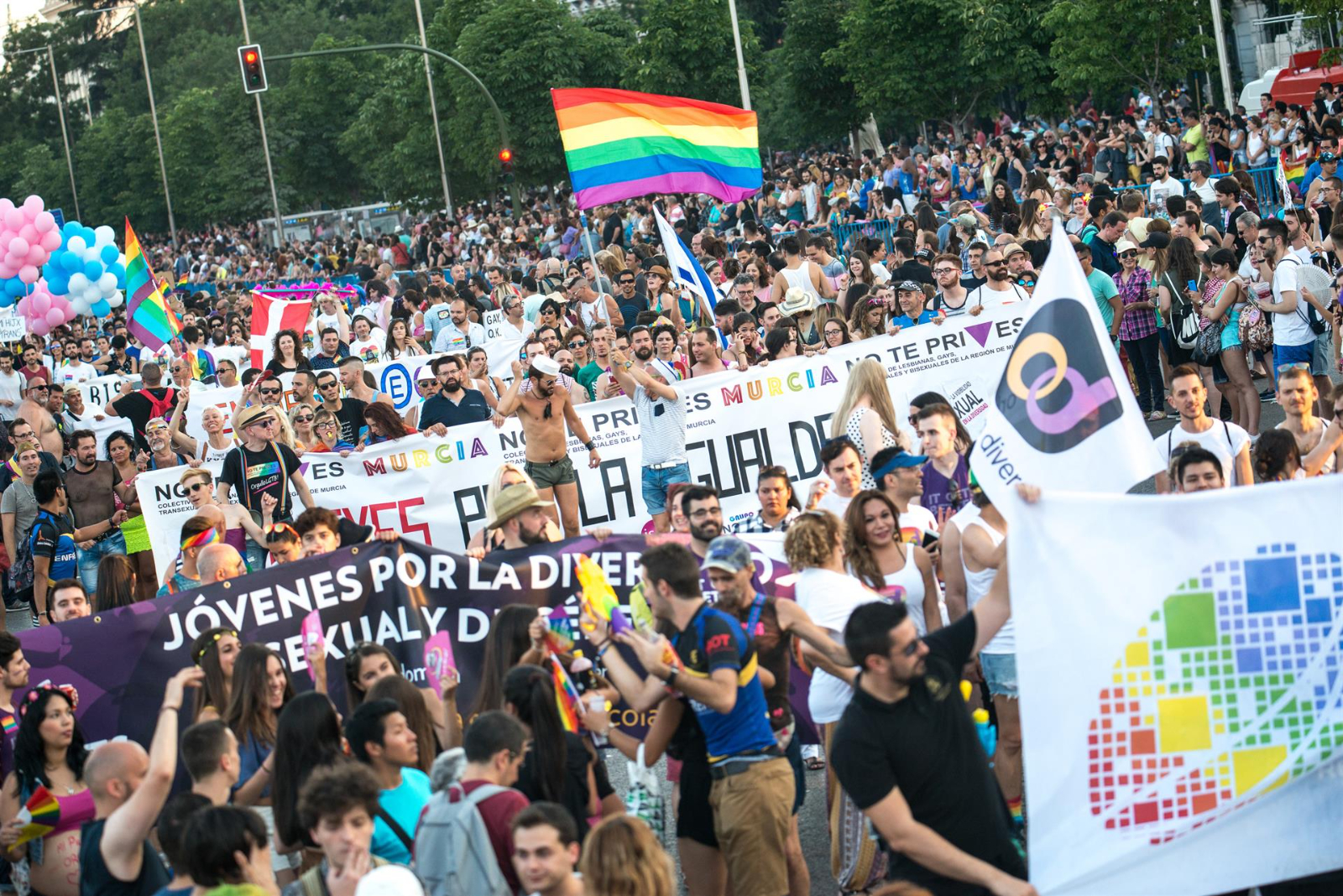 La marcha del Orgullo en Madrid espera un millón de asistentes, una batucada y 46 carrozas con un vallado especial