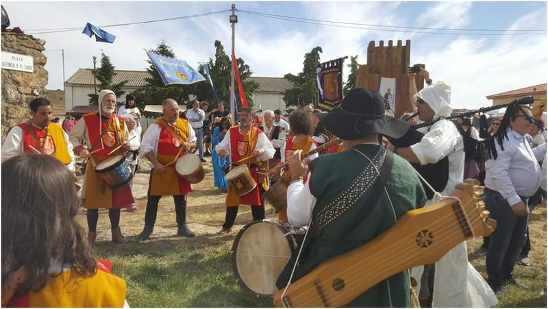Teatro, música, juegos medievales, mercado, cetrería... a 24 minutos de Salamanca